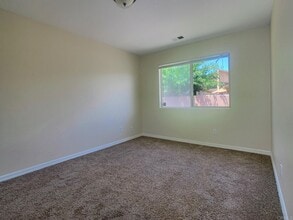 656 Ballard St in El Cajon, CA - Foto de edificio - Building Photo
