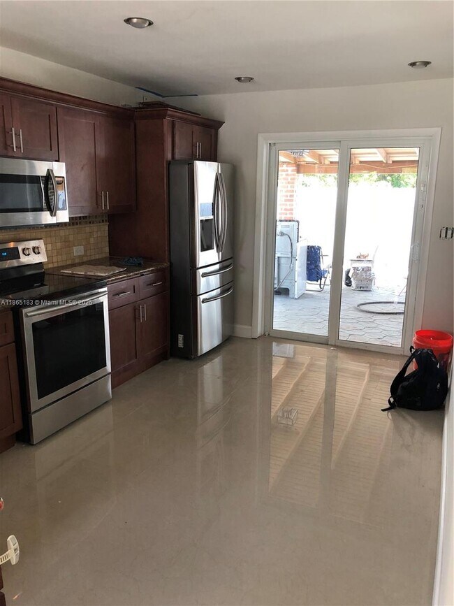 2793 SW 31st Pl in Miami, FL - Building Photo - Building Photo