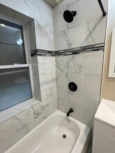 3342 W Douglas Blvd, Unit 3rd in Chicago, IL - Foto de edificio - Building Photo
