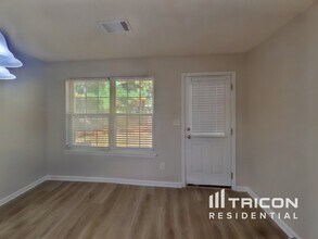 2177 Red Oak Cir in Union City, GA - Building Photo - Building Photo