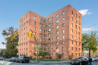 63 Metropolitan Oval in Bronx, NY - Building Photo - Building Photo