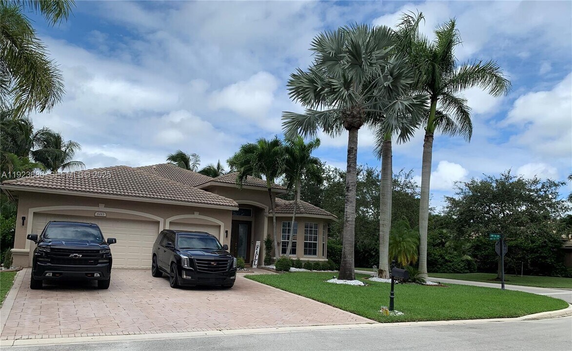 6013 NW 56th Dr in Coral Springs, FL - Building Photo
