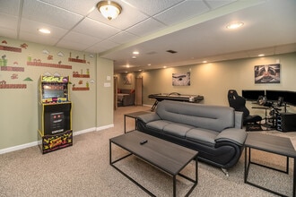 2485 Red Hawk Ridge Ct in Aurora, IL - Building Photo - Building Photo