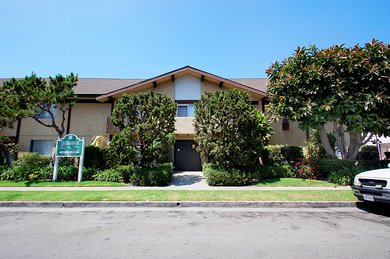 Lido Apartments - 3339 S Canfield Ave in Los Angeles, CA - Foto de edificio