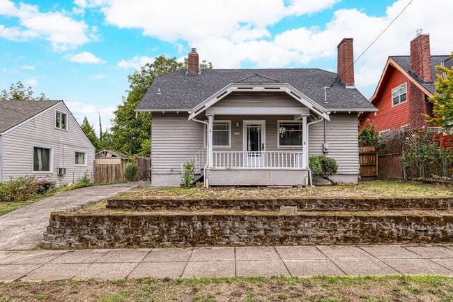 9755 N Ivanhoe St in Portland, OR - Building Photo - Building Photo