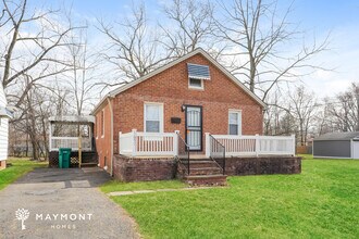 5657 Harrison Ave in Maple Heights, OH - Building Photo - Building Photo