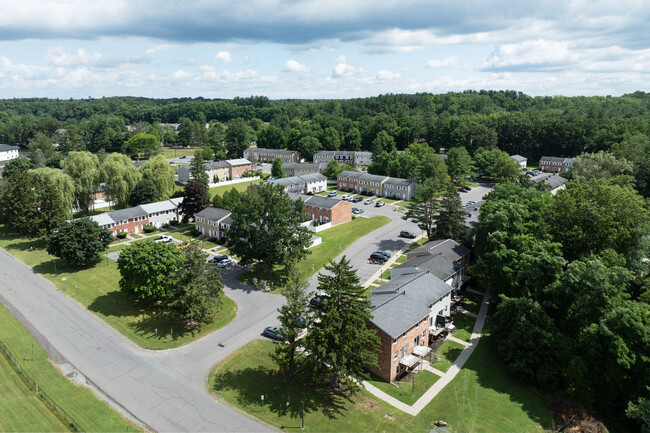 Presidential Townhome Rentals in Guilderland, NY - Foto de edificio - Building Photo