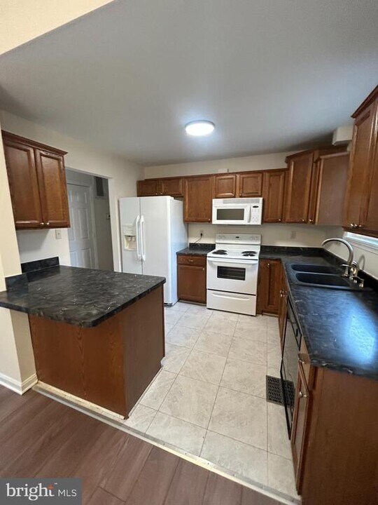 716 Alamo Ln in Lusby, MD - Building Photo