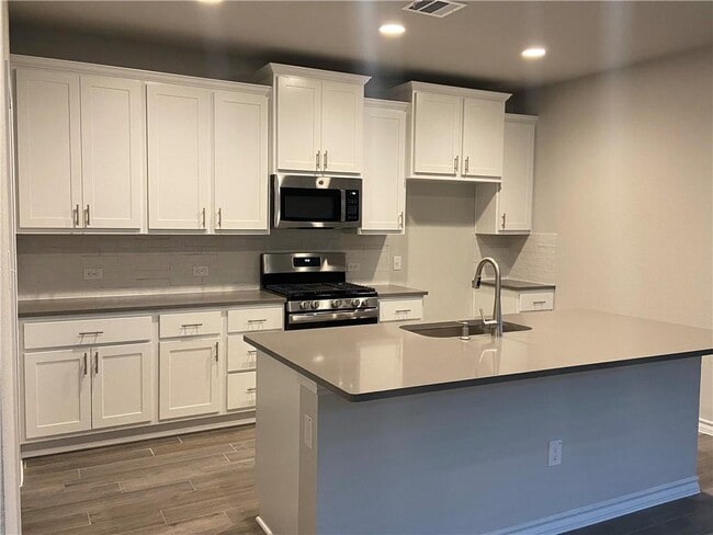 790 Eves Necklace Dr. in Mustang Ridge, TX - Building Photo - Building Photo