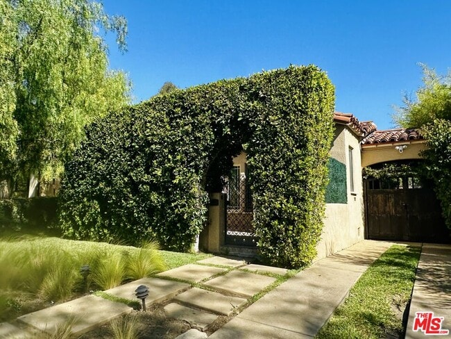 property at 2012 Manning Ave