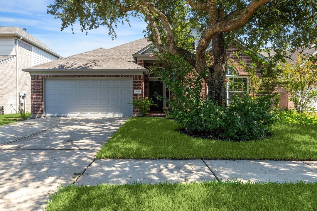 18214 Olive Tree Ct in Cypress, TX - Building Photo