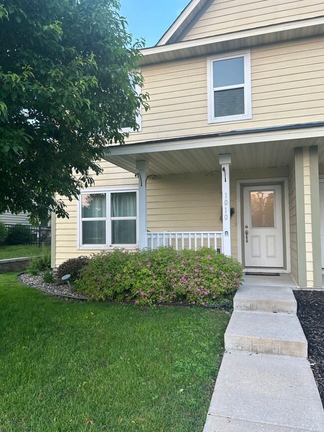 1010 Van White Memorial Blvd in Minneapolis, MN - Building Photo - Building Photo