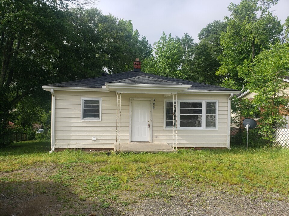 405 Fleetwood Dr in Easley, SC - Building Photo