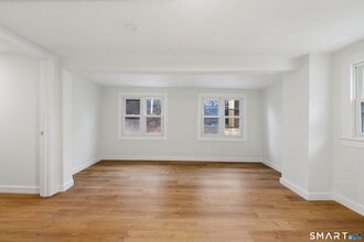 96 W Main St in Chester, CT - Building Photo - Building Photo