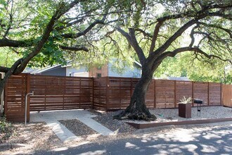 903 Herndon Ln in Austin, TX - Building Photo - Building Photo