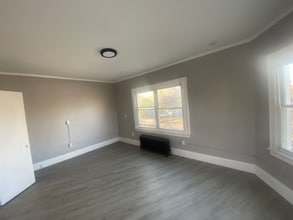 392 E 147th St in Cleveland, OH - Foto de edificio - Building Photo