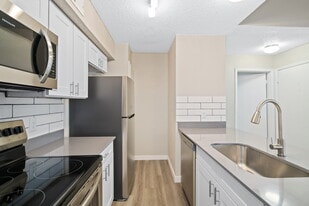 Tides on Avril in Fort Worth, TX - Building Photo