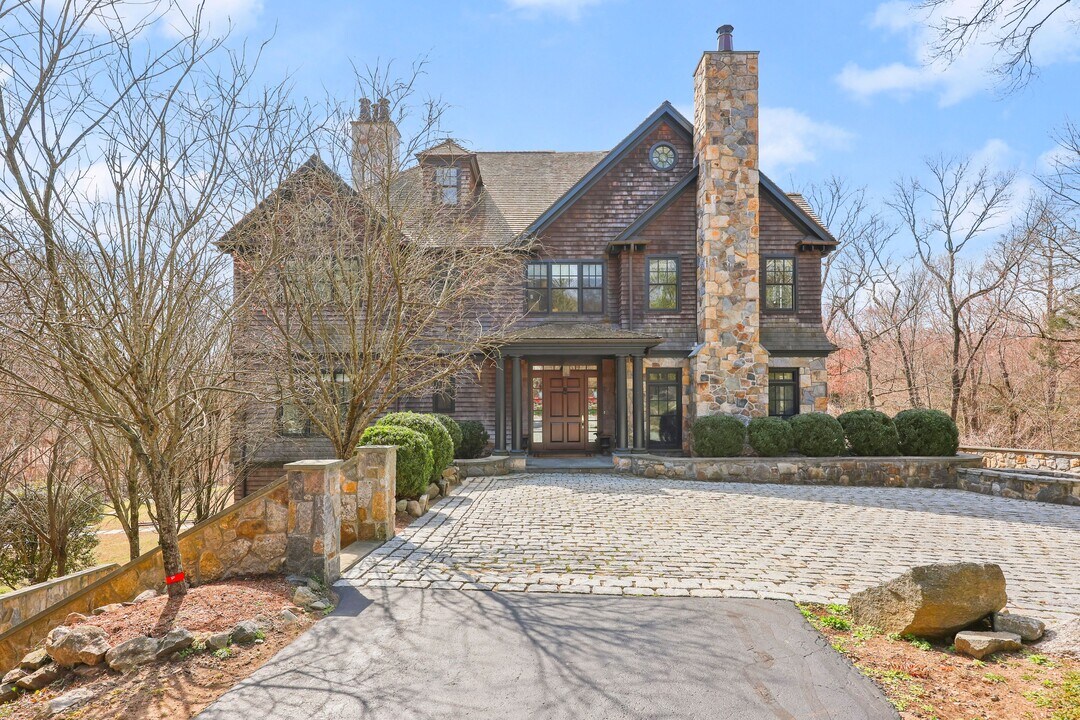 59 Cat Rock Rd in Greenwich, CT - Building Photo