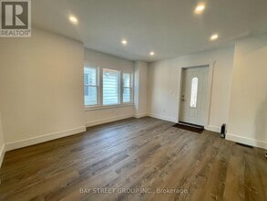 18 Russell Ave in St Catharines, ON - Building Photo - Building Photo