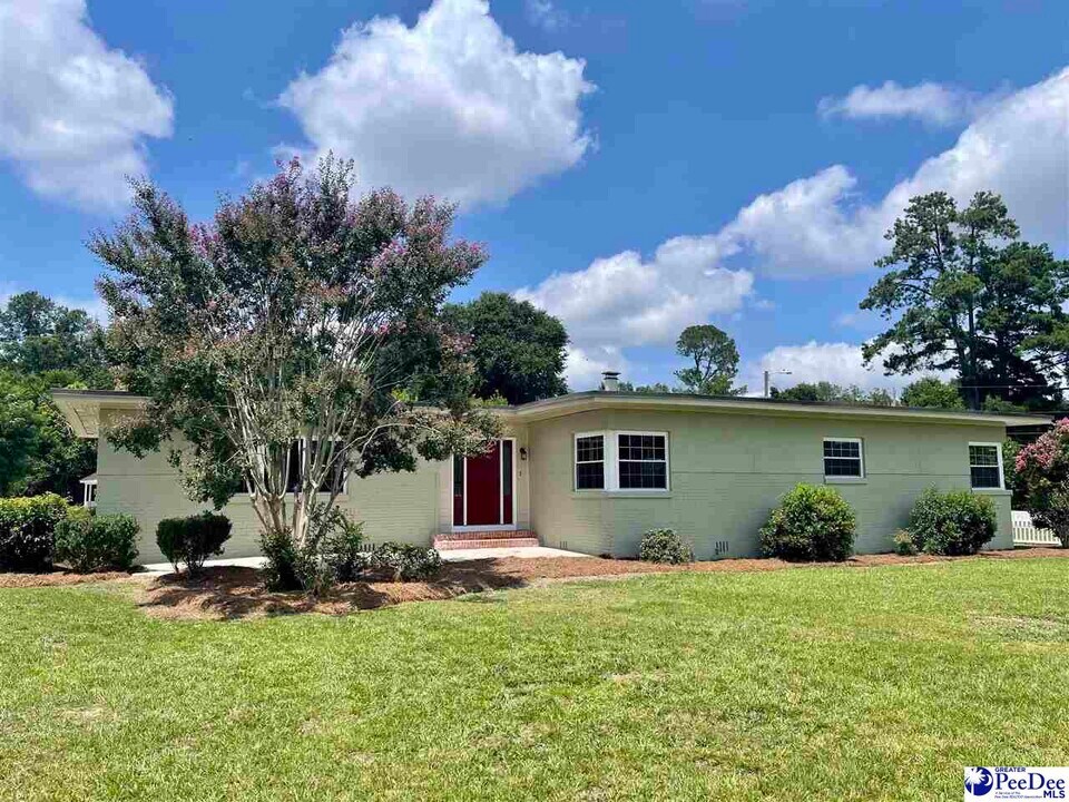 2831 W Palmetto St in Florence, SC - Building Photo