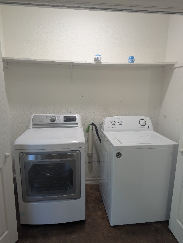 114 Scofield Ave in Johnson City, TX - Building Photo - Building Photo
