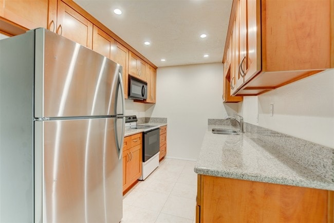 8338 Regents Rd, Unit 1Q in San Diego, CA - Foto de edificio - Building Photo