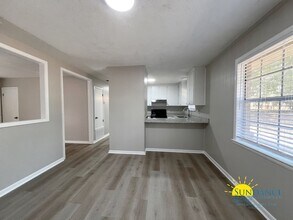 209 Forrest Pkwy in Crestview, FL - Building Photo - Building Photo