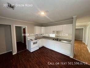 3011 W Dixon Rd in Little Rock, AR - Foto de edificio - Building Photo