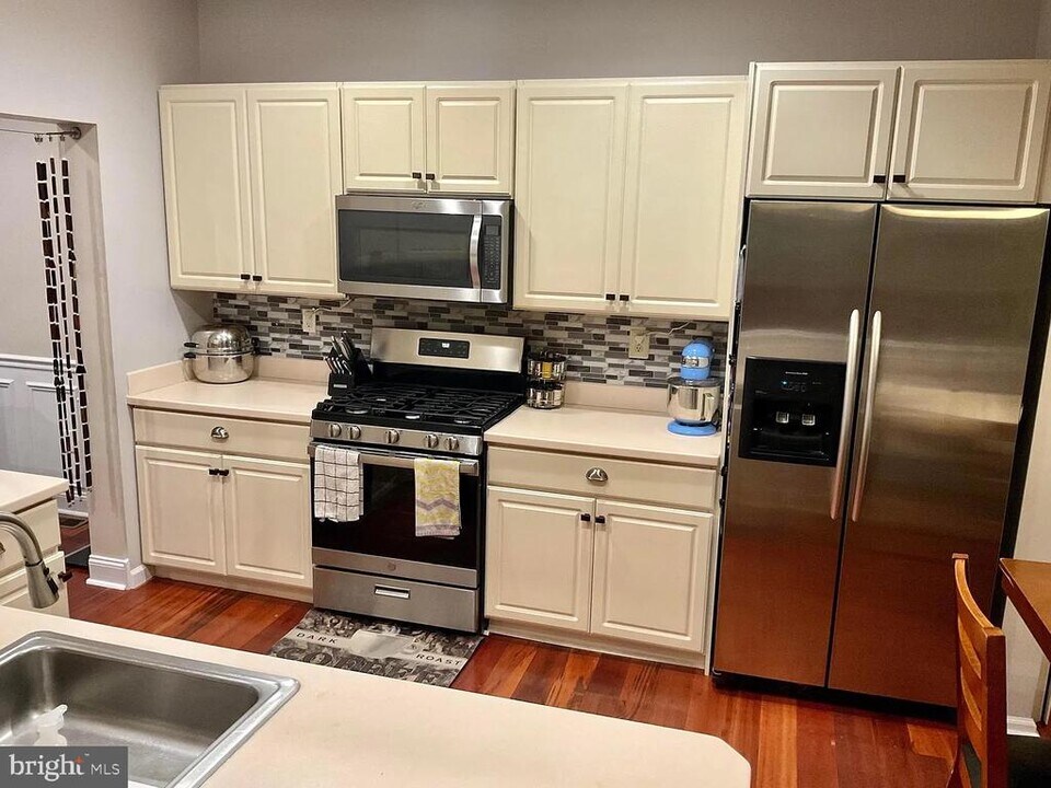 9 Adams Ln in Downingtown, PA - Building Photo