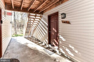 8616 Shadwell Dr in Alexandria, VA - Building Photo