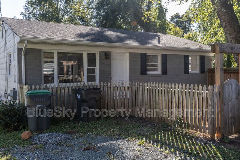 104 Stratford Ct in Charlottesville, VA - Building Photo