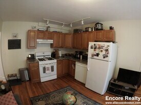 1615 Commonwealth Ave, Unit 17 in Boston, MA - Building Photo