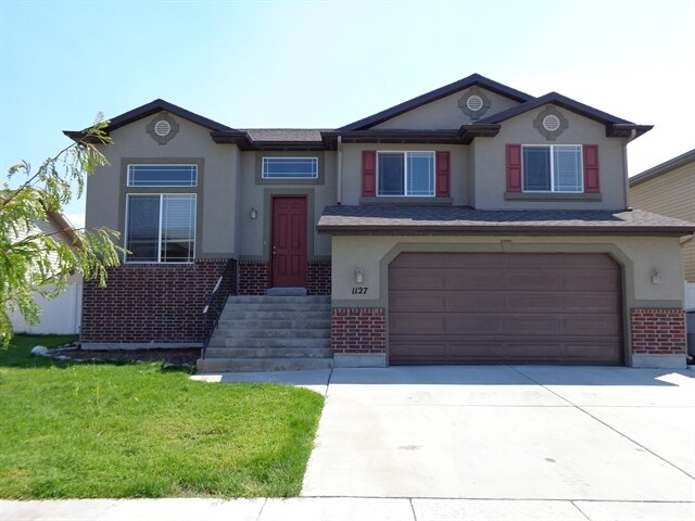 1127 Kensington Dr in North Salt Lake, UT - Building Photo
