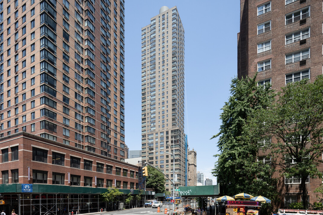 Two Columbus Avenue in New York, NY - Foto de edificio