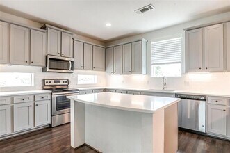 3513 S Hills Ave in Fort Worth, TX - Building Photo - Building Photo