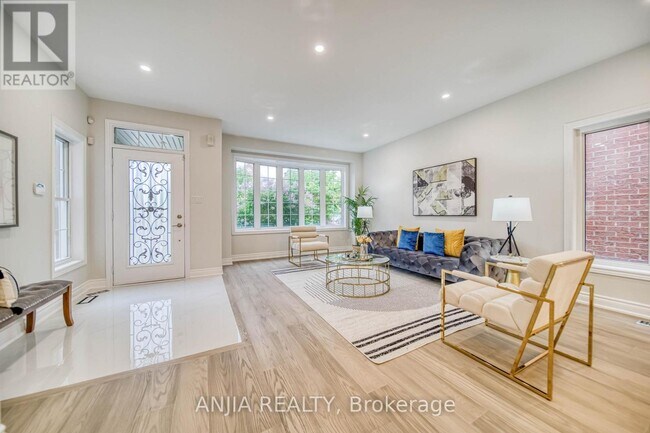 309 Tower Hill Rd in Richmond Hill, ON - Building Photo - Building Photo