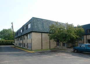 Evergreene Apartments in Osseo, MN - Foto de edificio - Building Photo