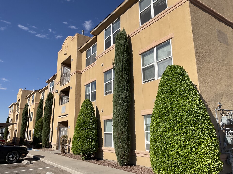 Desert Villas in El Paso, TX - Building Photo