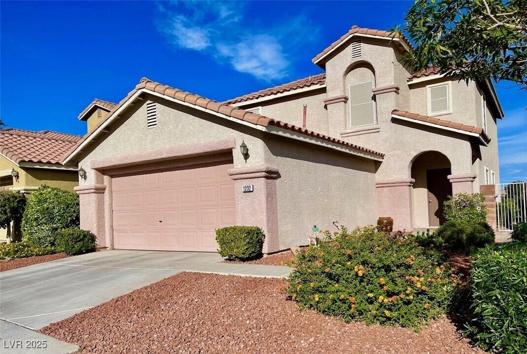 1232 Swanbrooke Dr in Las Vegas, NV - Foto de edificio