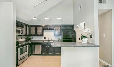 745 Stoney Creek Ave in Baton Rouge, LA - Foto de edificio - Building Photo