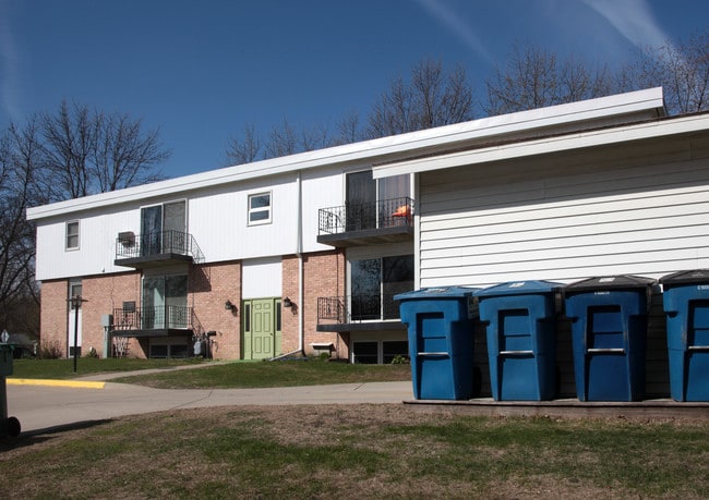 Jefferson Court in Hutchinson, MN - Foto de edificio - Building Photo