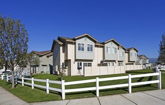 Canyon Creek Townhomes in Gonzales, CA - Building Photo
