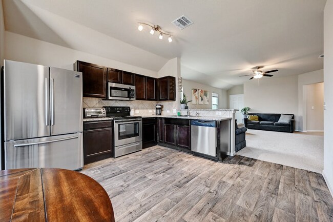 12108 Riprap Dr in Manor, TX - Foto de edificio - Building Photo