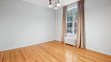 81 Olive St-Unit -A in New York, NY - Building Photo - Building Photo