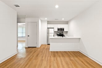 Hoskins 90 at Bishop Ridge in Dallas, TX - Building Photo - Interior Photo