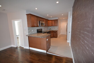 224 Chelsea St, Unit 2 in Boston, MA - Building Photo - Building Photo