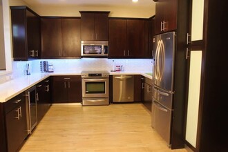 835 NE 191st St in Miami, FL - Foto de edificio - Building Photo