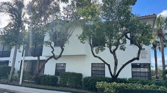 5267 Europa Dr, Unit N in Boynton Beach, FL - Building Photo