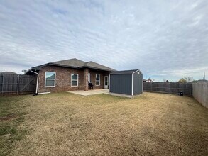 9104 SW 47th St in Oklahoma City, OK - Foto de edificio - Building Photo