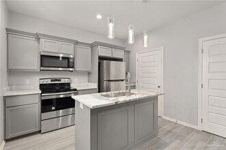 513 N Cynthia St in McAllen, TX - Foto de edificio - Building Photo